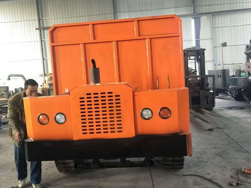 履帶運(yùn)輸車