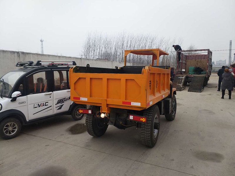 礦用運(yùn)輸車