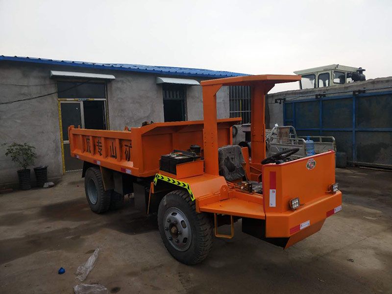 超低礦用運輸車