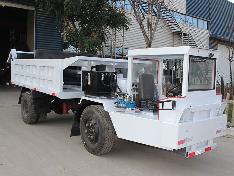 礦用運(yùn)輸車安全注意事項(xiàng)